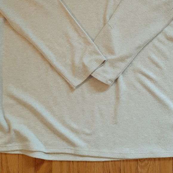 Sweater - Picture 2 of 10